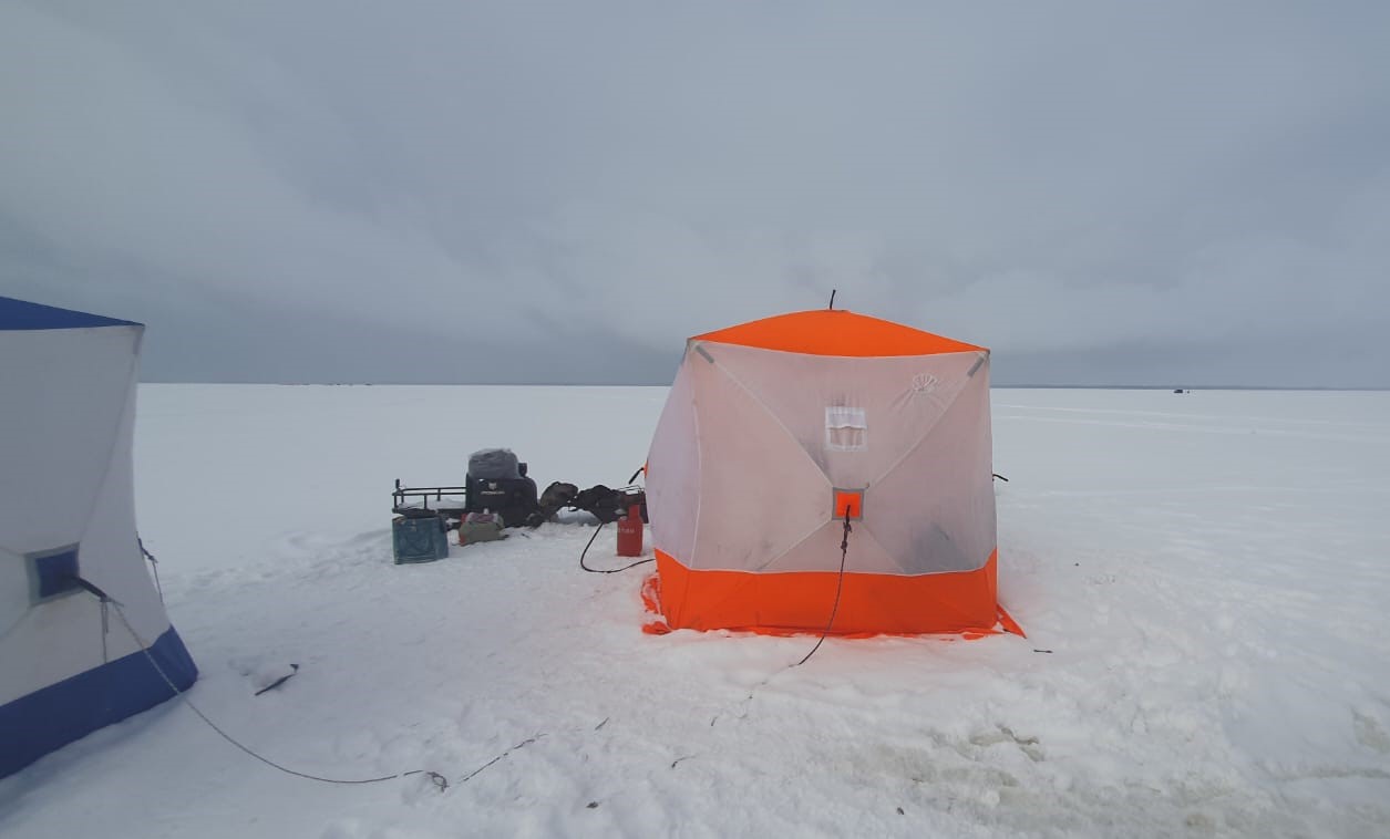 В Приморском округе рыбак отравился угарным газом во время сна в палатке